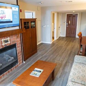 Deluxe One-Bedroom Suite